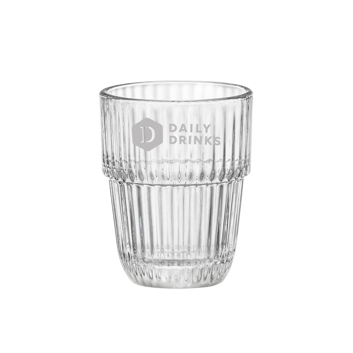 Gegraveerd DailyDrinks-logo op de voorzijde van de Barshine Tumbler 6,8 cl. glas.