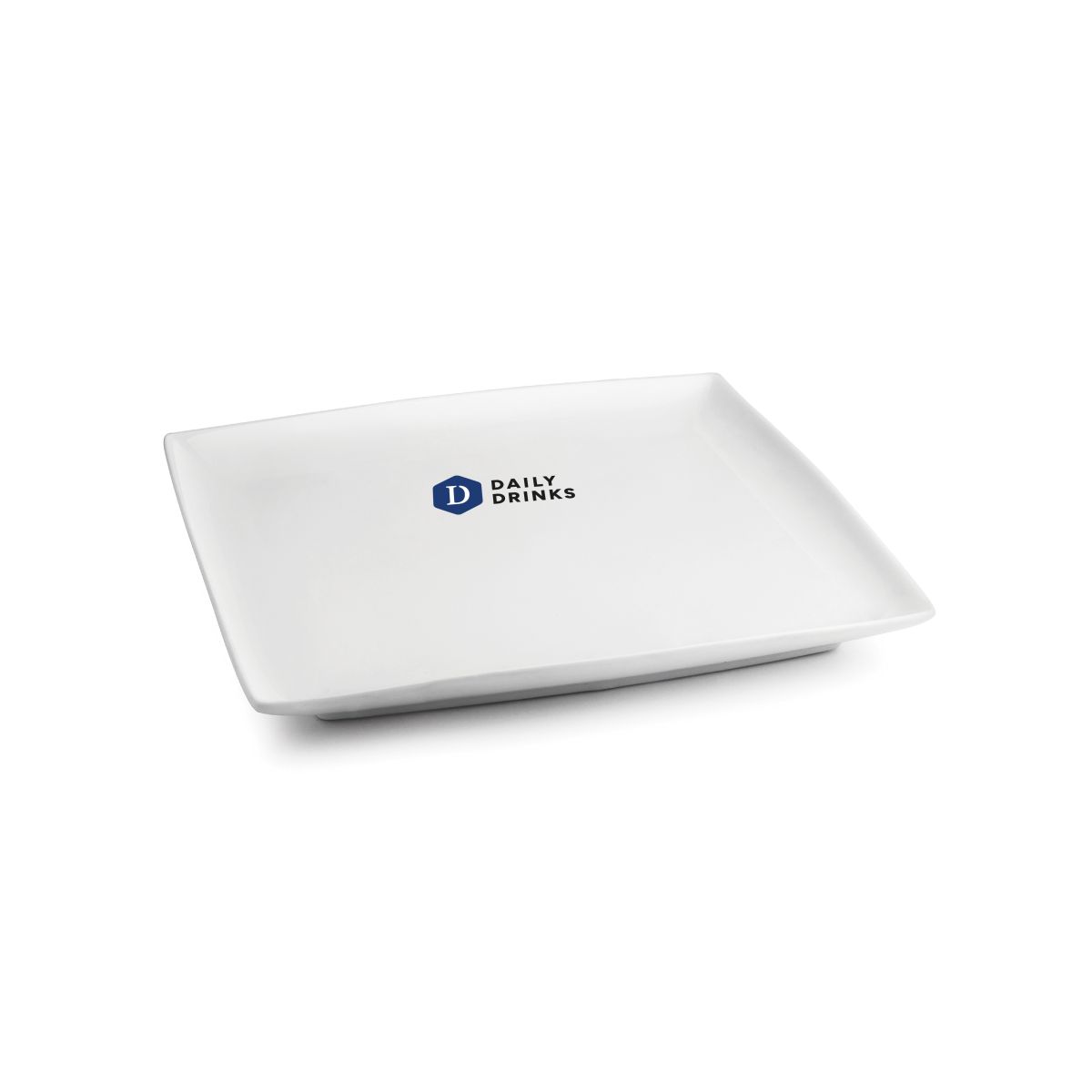 Vierkant Squito bord 18 cm van porselein met meerkleurig logo DailyDrinks op het vooraanzicht.