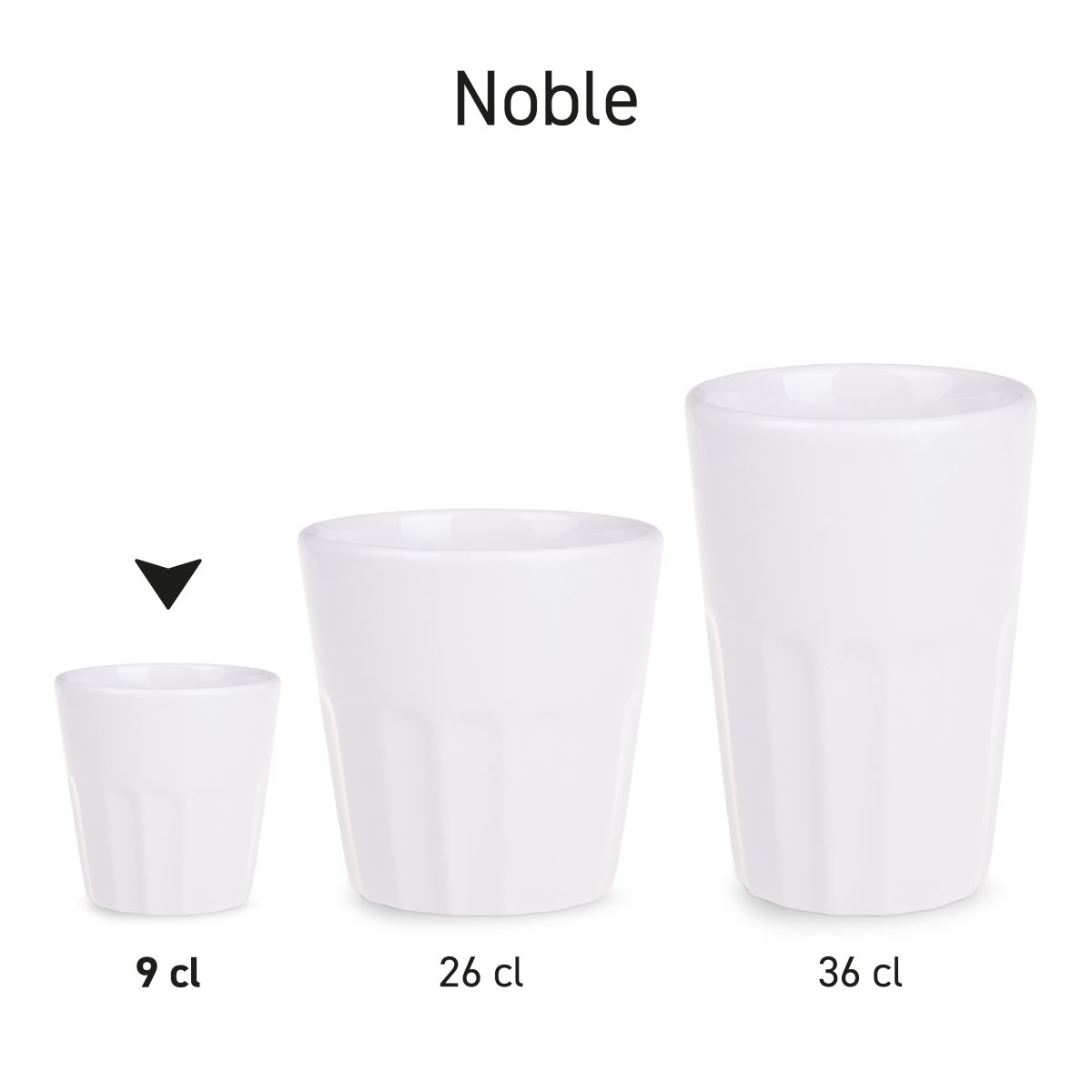Serie van porseleinen Noble bekers bekers overzichtelijk naast elkaar opgesteld.