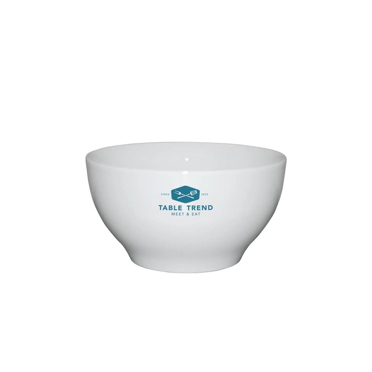 Voorzijde van porseleinen bowl 13,5 cm met éénkleurig TableTrend-logo duidelijk zichtbaar op het oppervlak.
