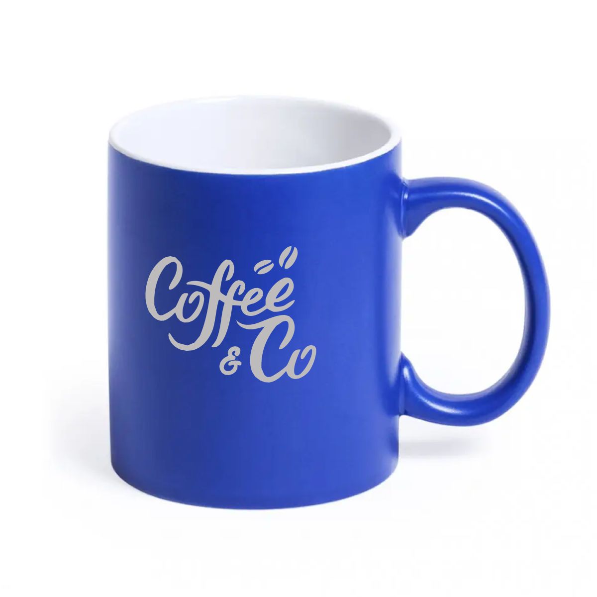 Mok Lisa 35 cl. met CoffeeCo logo in gravure, vooraanzicht toont gegraveerd porselein met matte afwerking.