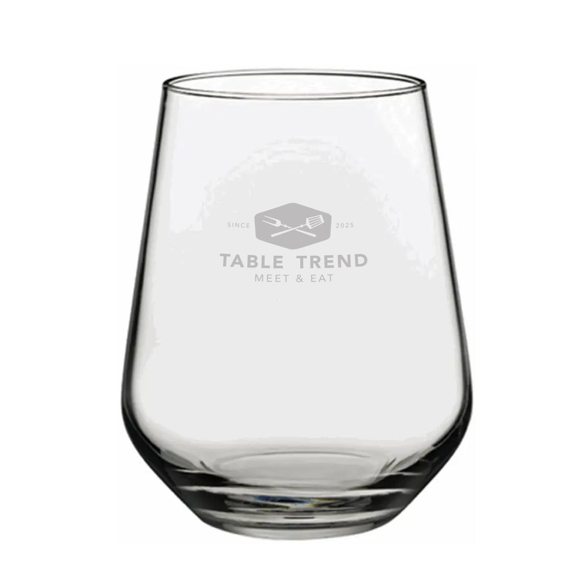Tumbler glas van 34,5 cl. met fijne glasgravure van TableTrend op de voorzijde geplaatst.