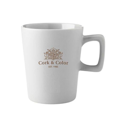 Witte Calvin mok 29 cl. porselein met logo in één kleur CorkColor zichtbaar op het vooraanzicht.