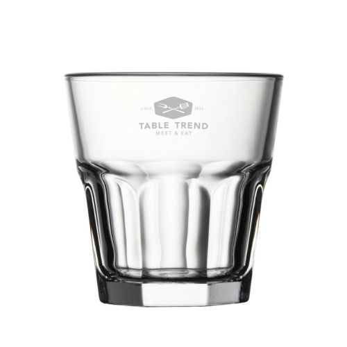 Casablanca Rocks glas 35 cl. met gegraveerd TableTrend-logo op het vooraanzicht van het glas.