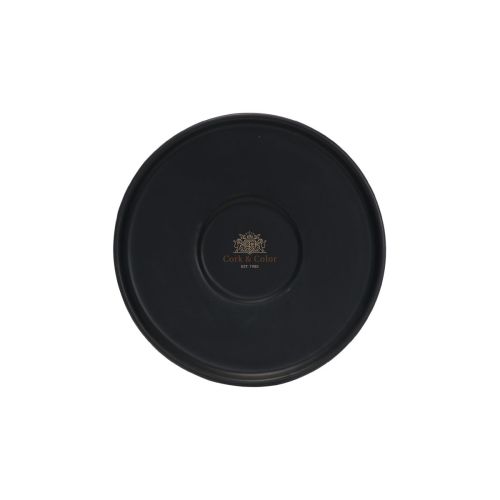Vooraanzicht van de Blackwell porseleinen schotel voor dubbele espresso 14 cm met meerkleurig CorkColor logo.