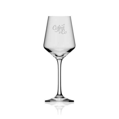 Gegraveerd CoffeeCo-logo op de voorzijde van het Melody proefwijnglas 23 cl, subtiel zichtbaar op het glas.
