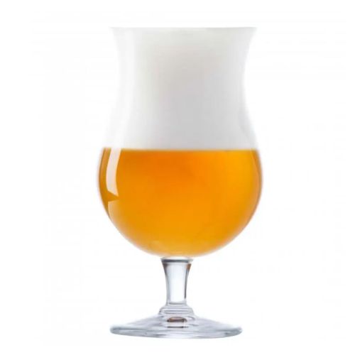 Panama Pokal 50 cl. tapmaat glas gevuld met bier op witte achtergrond