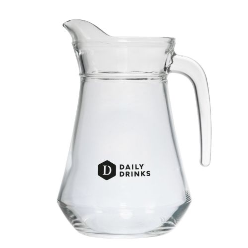 Broc Arc 1,3 liter waterkan van glas met DailyDrinks-logo in één kleur op het voorvlak gedrukt.