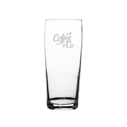 Gravure van CoffeeCo-logo zichtbaar op de voorzijde van een Bierflute 18 cl.