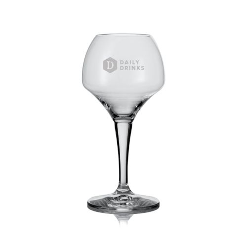 Vooraanzicht van bierglas Norbert 42 cl. met gegraveerd DailyDrinks-logo subtiel zichtbaar op het glas.