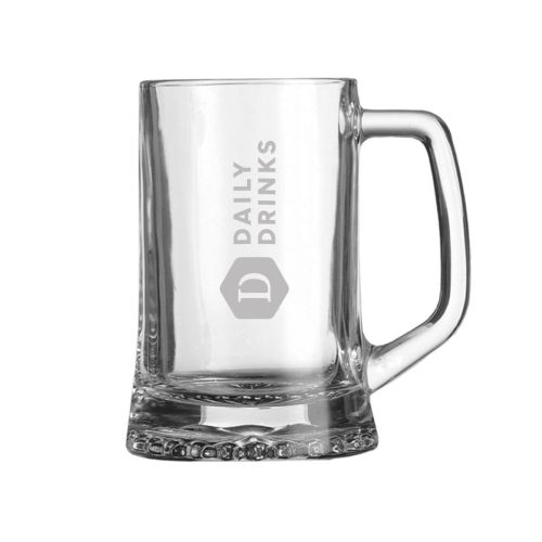 Glasheldere bierpul Maxim 68 cl. met gegraveerd DailyDrinks-logo op de voorzijde.