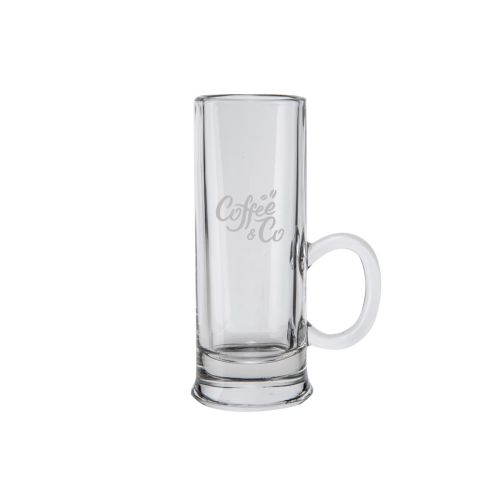Gravure van CoffeeCo-logo op voorzijde van borrelglas Islande 5,5 cl. met oor, subtiel zichtbaar in glas.