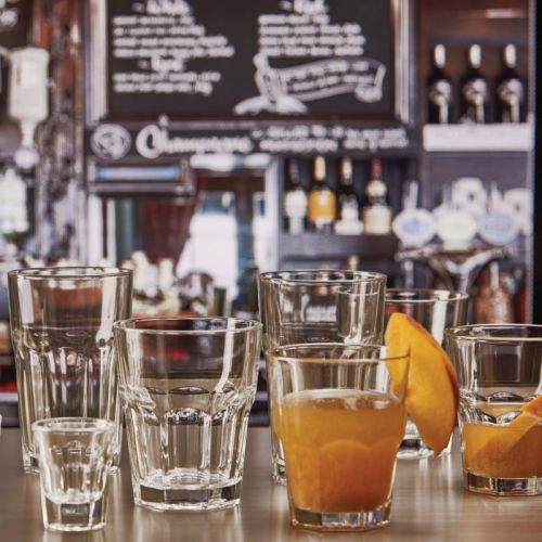 Gevuld Casablanca Juice glas 36,5 cl. geplaatst in sfeervolle gebruiksomgeving.