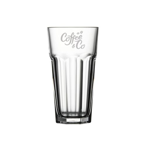 Casablanca Latte Hoog glas 28,5 cl. voorzien van gegraveerd CoffeeCo-logo op transparant oppervlak.