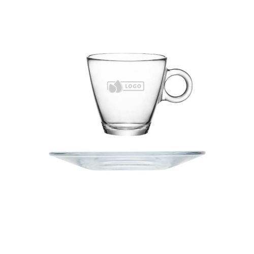 Gravure van een logo gecentreerd op de voorzijde van het transparante cappuccinoglas.