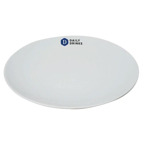 Ovaal porseleinen bord van 30 cm met meerkleurig DailyDrinks-logo zichtbaar op het bovenoppervlak.