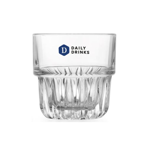 Voorzijde van Tumbler Onis Everest glas 26,5 cl met meerkleurig DailyDrinks-logo op het glasoppervlak.