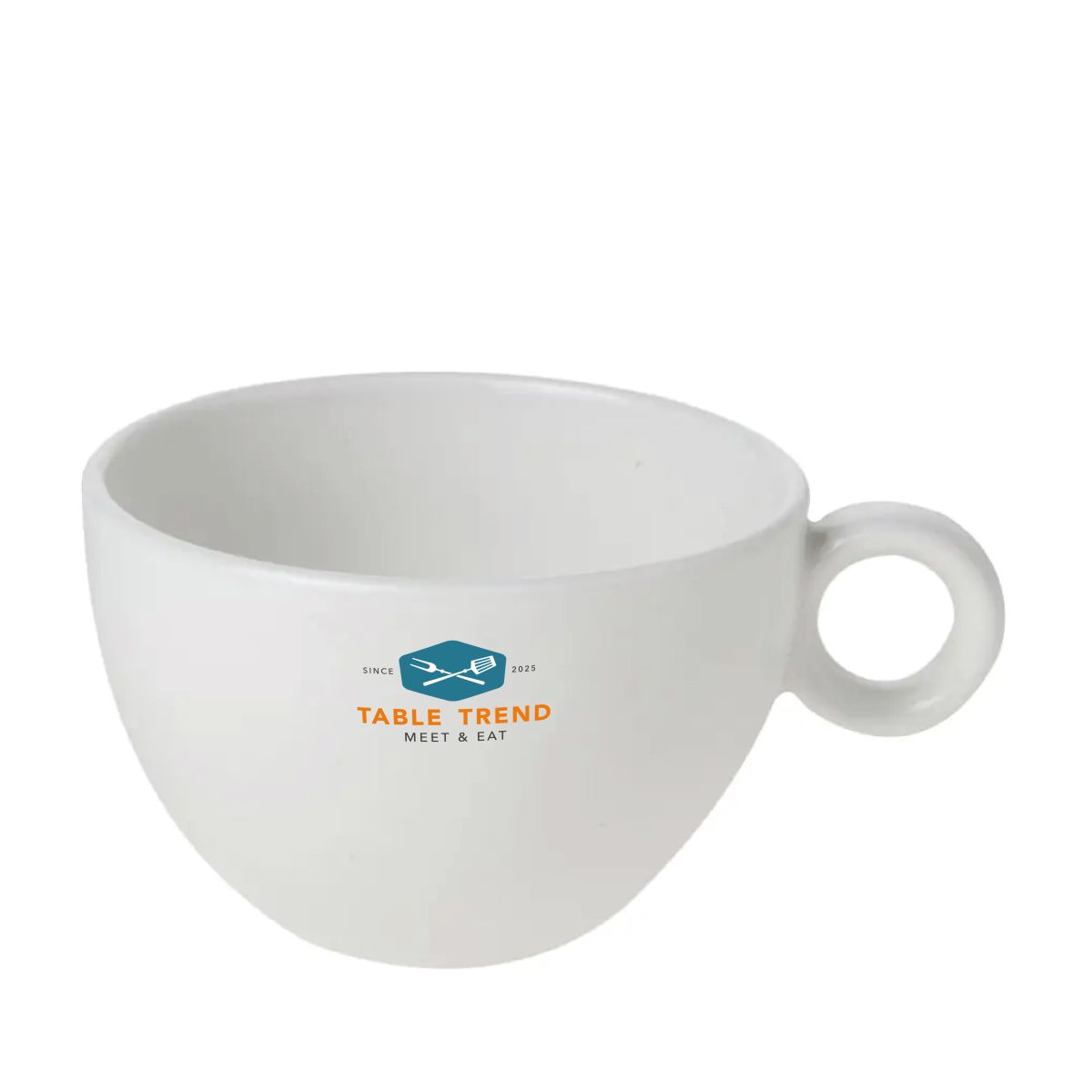 Voorzijde van de Bola koffie verkeerd kop 28 cl. bedrukt met meerkleurig TableTrend-logo.
