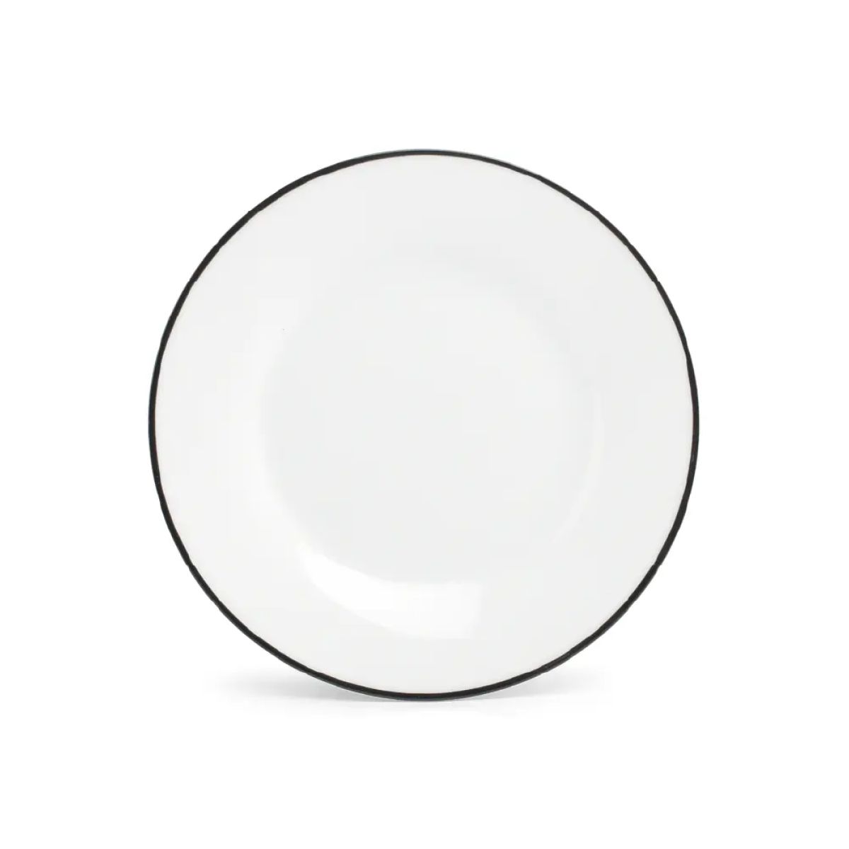 Rond bord van wit porselein met zwarte rand uit de Basic lijn, 15 cm doorsnee, recht van voren weergegeven.