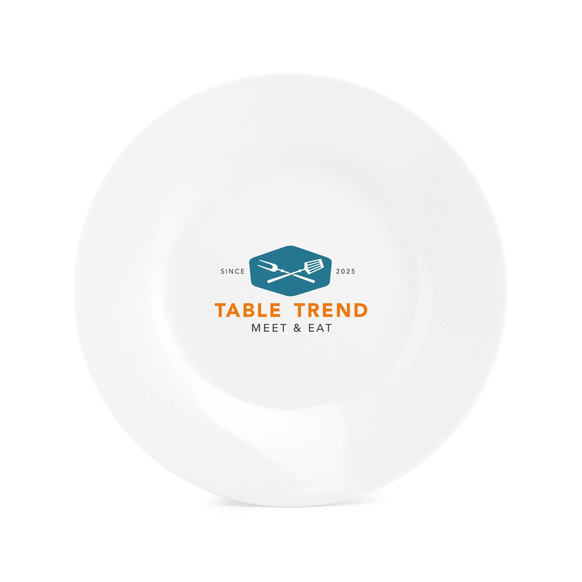 Porseleinen bord Basic 20 cm voorzien van meerkleurig TableTrend-logo op het voorvlak.