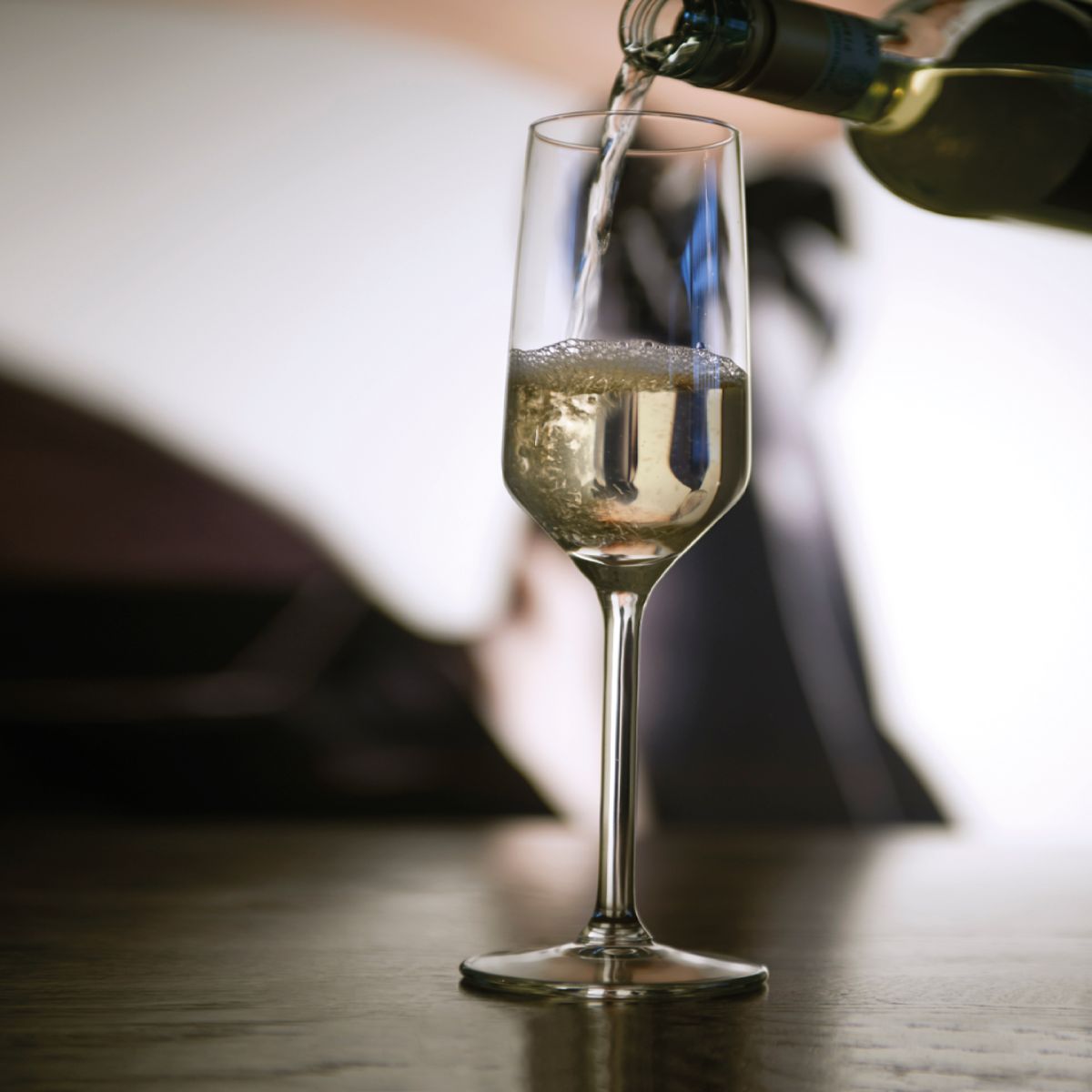 Sfeervolle setting met gevulde Carre champagneflute 22 cl.