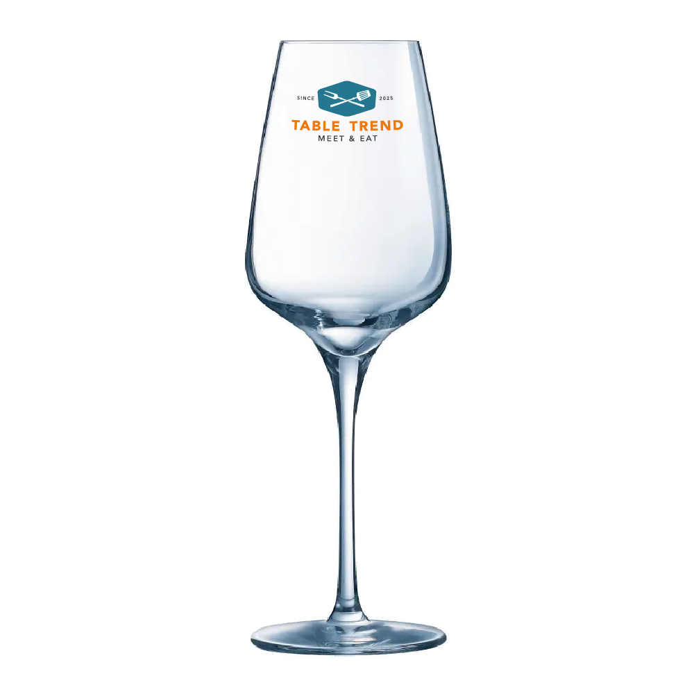 Voorzijde van het Sublym wijnglas 45 cl bedrukt met meerkleurig TableTrend-logo.